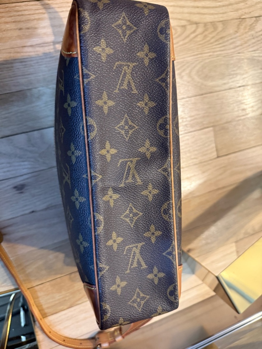 Louis Vuitton Brown Monogram Canvas Messenger Bag with Tan Leather Trim - Picture 13 of 16